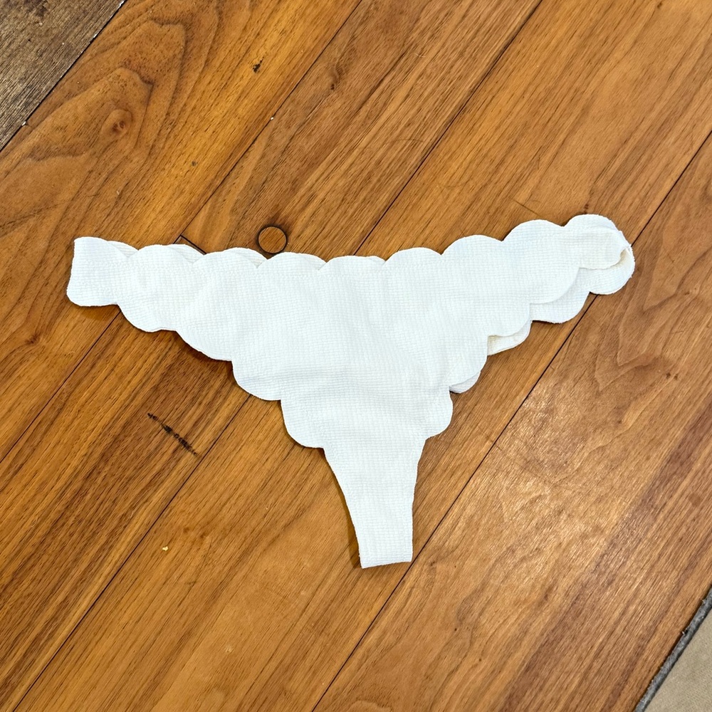 Marysia white Scalloped bottoms size Large